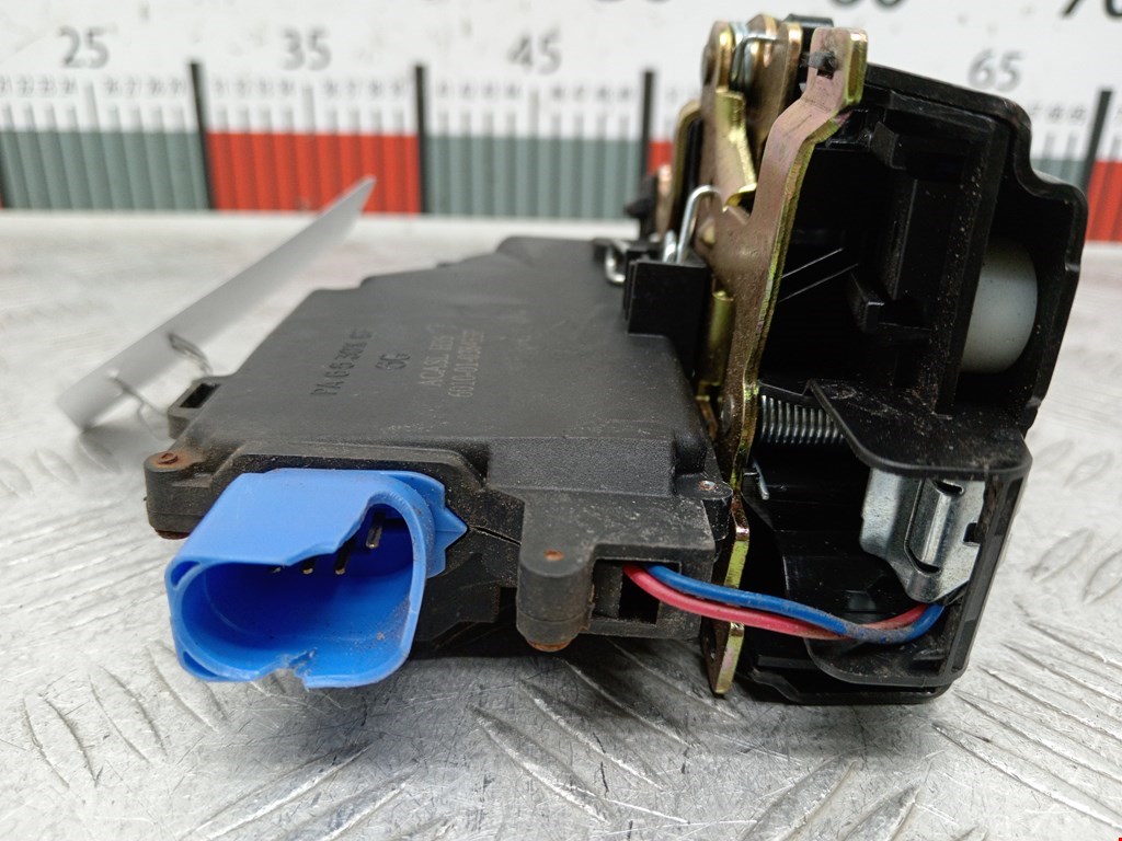 Замок двери задней левой VOLKSWAGEN Golf V 2003-2009