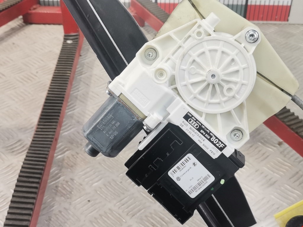 Стеклоподъемник задний правый AUDI A3 8P 2003-2013