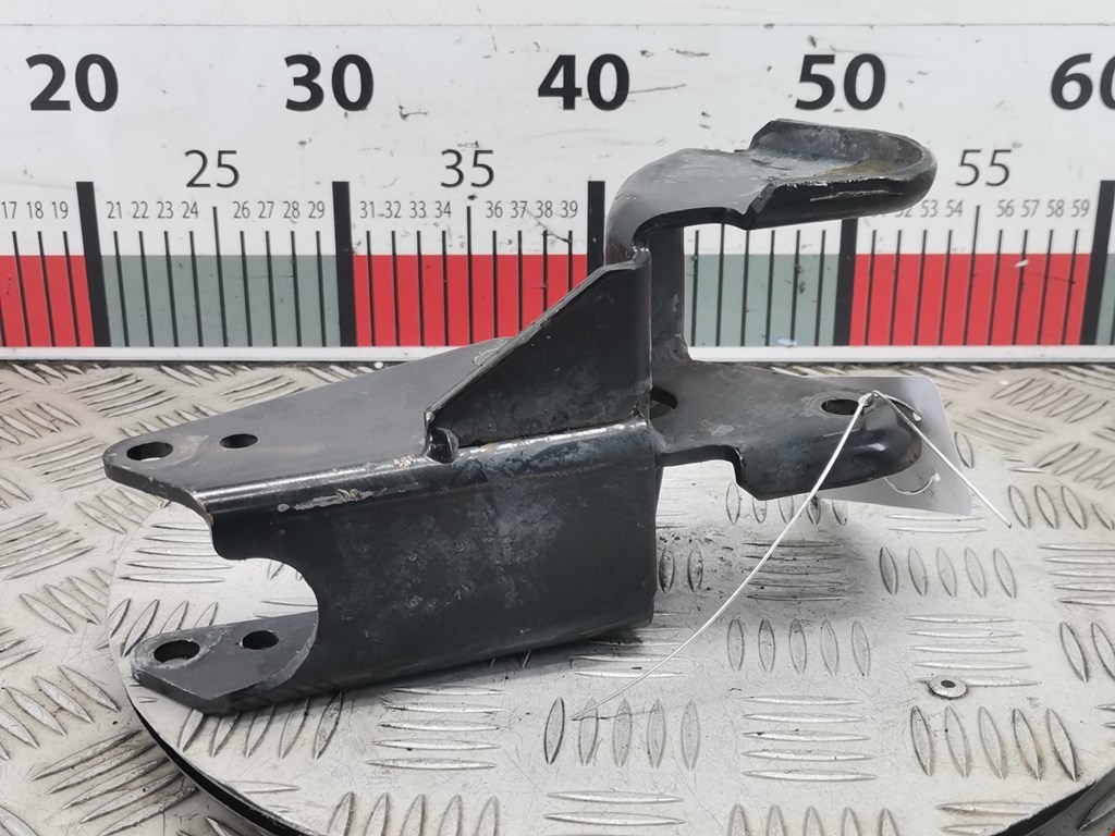 Кронштейн (крепление лапа траверса) кпп Mitsubishi Space_Star 1 (1998-2005)