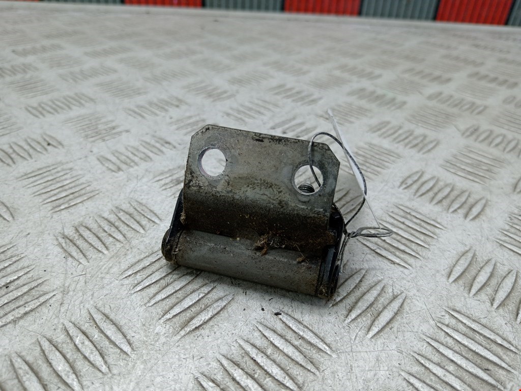 Петля крышки (двери) багажника Mitsubishi Lancer 10 (2007-2017)