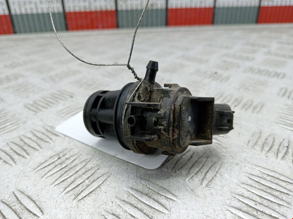 Насос (моторчик) омывателя Mazda 5 CR (2005-2010)