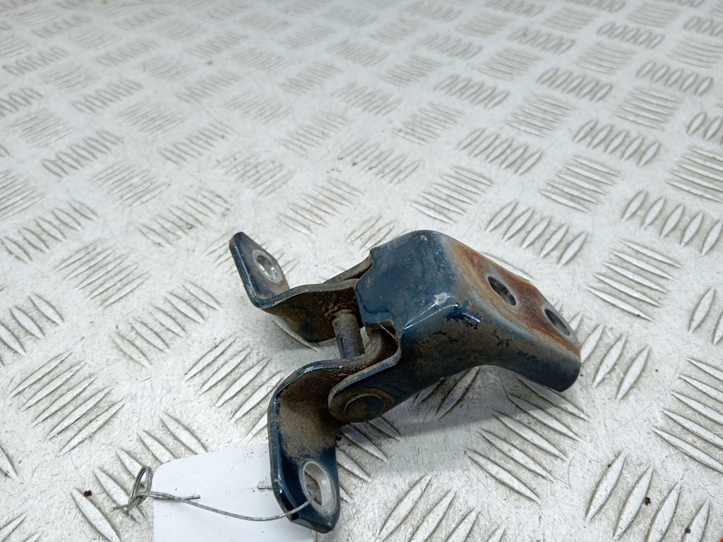 Петля двери передней правой Mazda 5 CR (2005-2010)