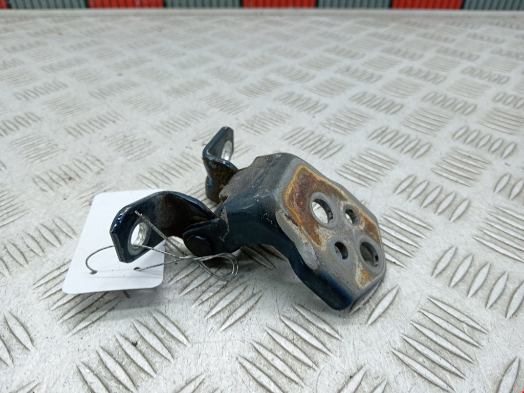Петля двери передней правой Mazda 5 CR (2005-2010)