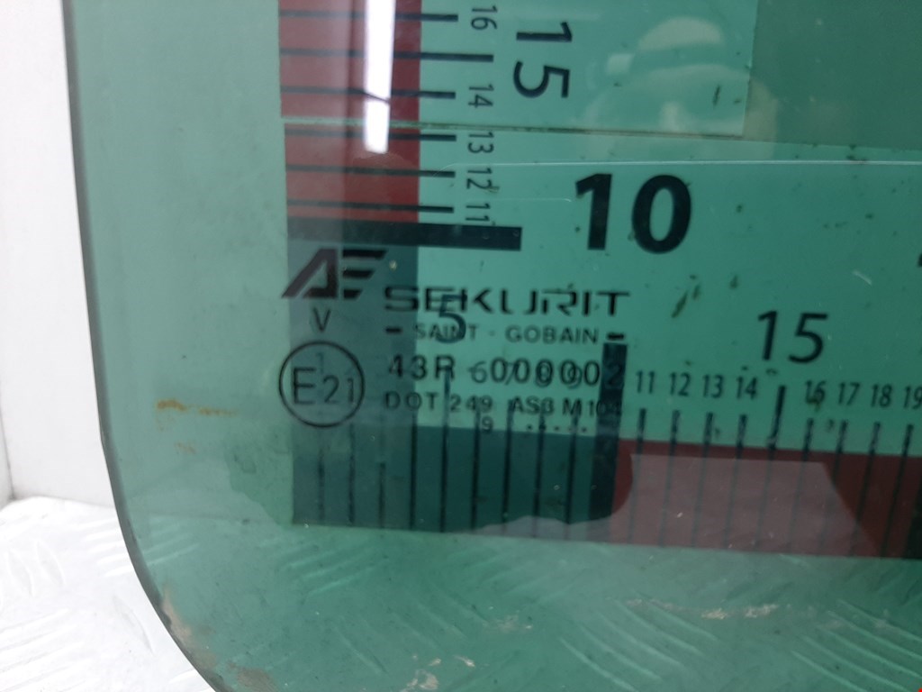 Стекло двери заднее правое SEAT Alhambra 1996-2010