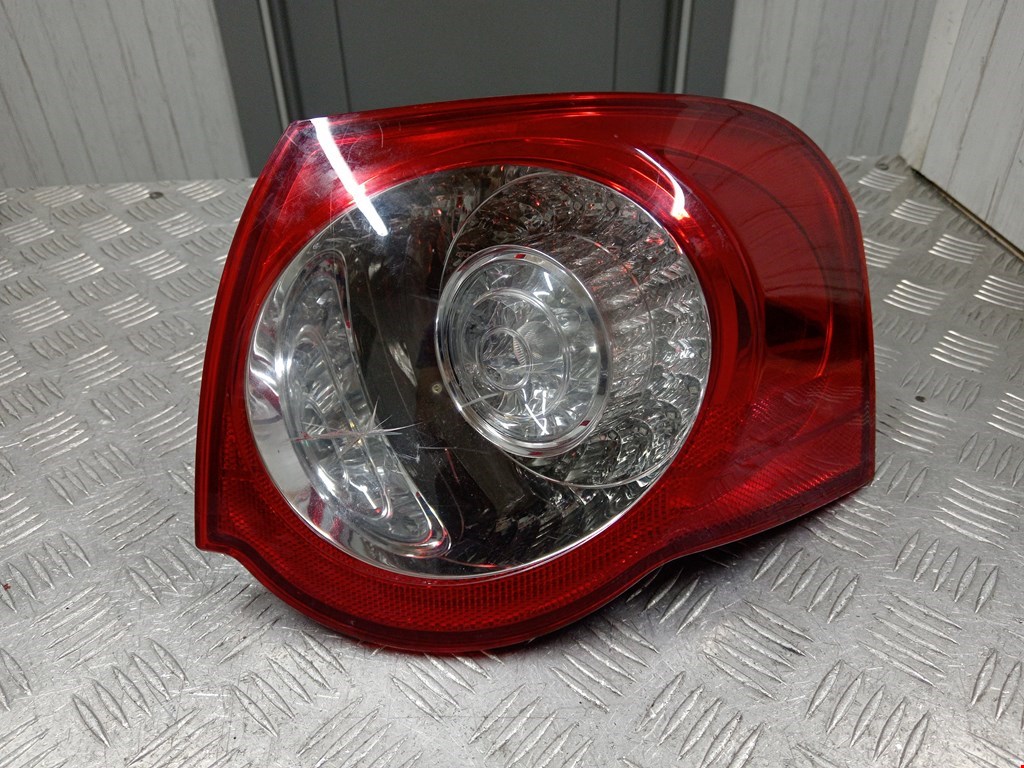 Фонарь задний правый VOLKSWAGEN Passat B6 2005-2011