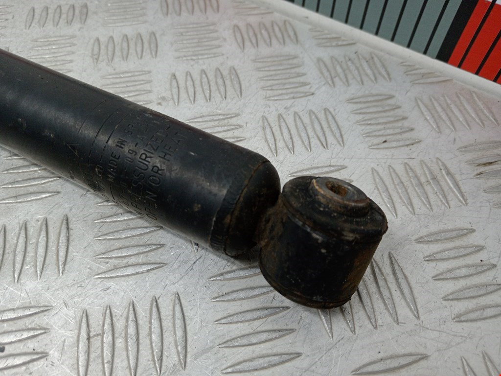 Амортизатор задний левый=правый TOYOTA Aygo AB10 2005-2014