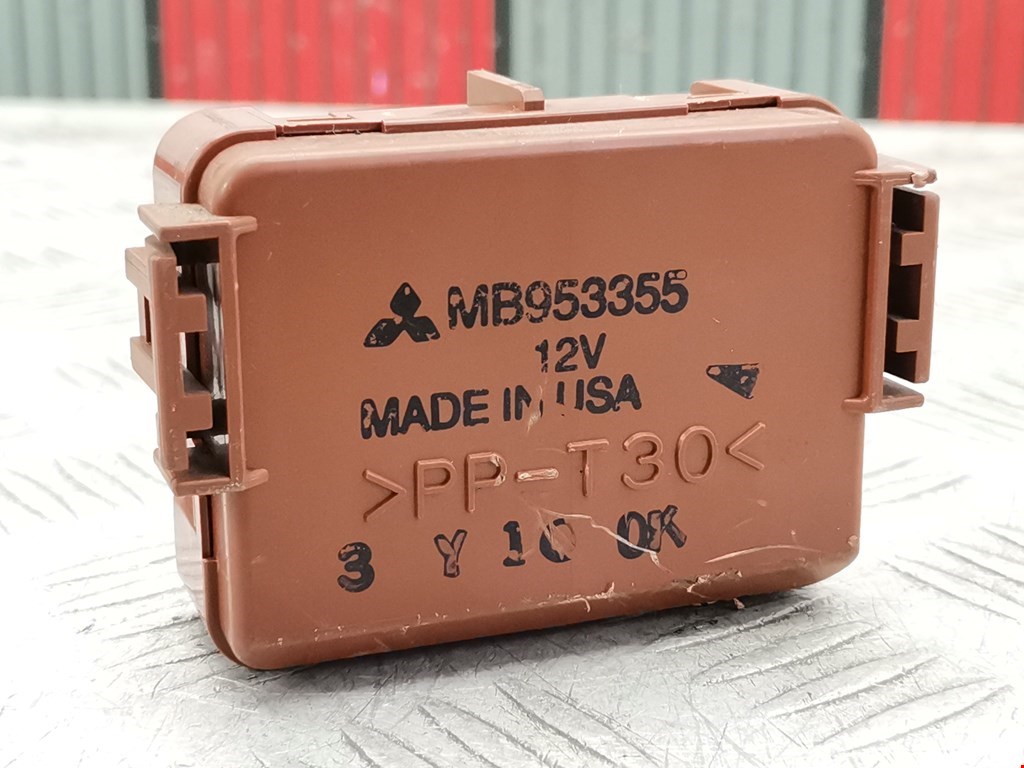 Датчик уровня в бачок омывателя MITSUBISHI Space Star 1999-2006