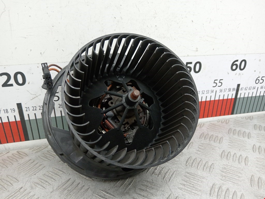 Моторчик печки (вентилятор отопителя) Volkswagen Golf 5 (2003-2008)