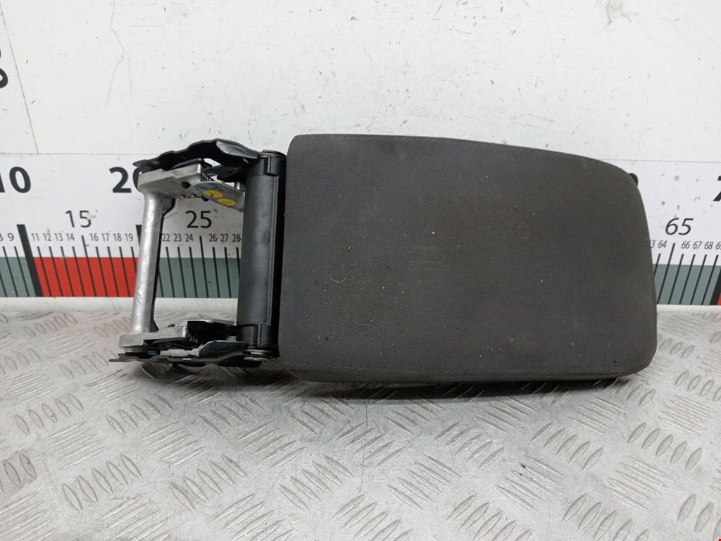 Подлокотник в салон VOLKSWAGEN Golf V 2003-2009