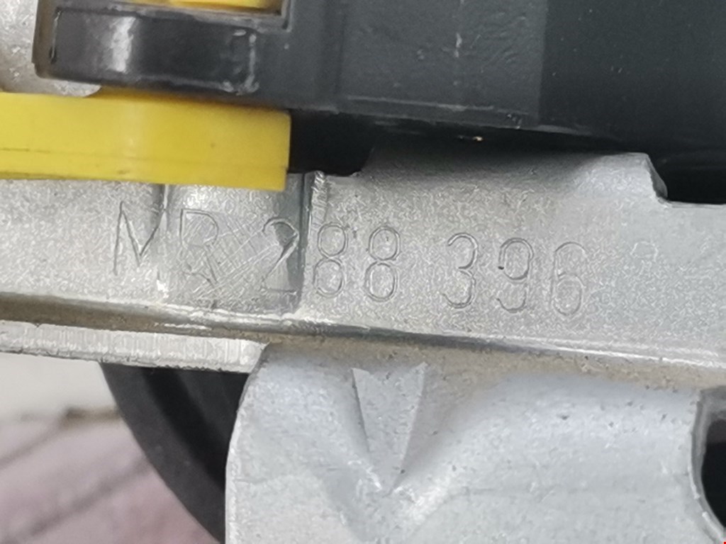 Ручка дверная передняя внутренняя правая MITSUBISHI Space Star 1999-2006