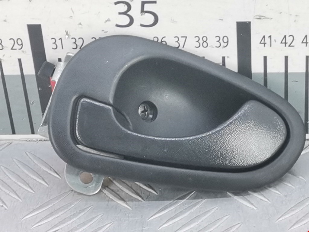 Ручка дверная задняя внутренняя левая MITSUBISHI Space Star 1999-2006