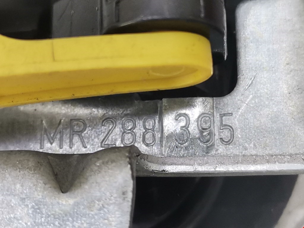 Ручка дверная задняя внутренняя левая MITSUBISHI Space Star 1999-2006