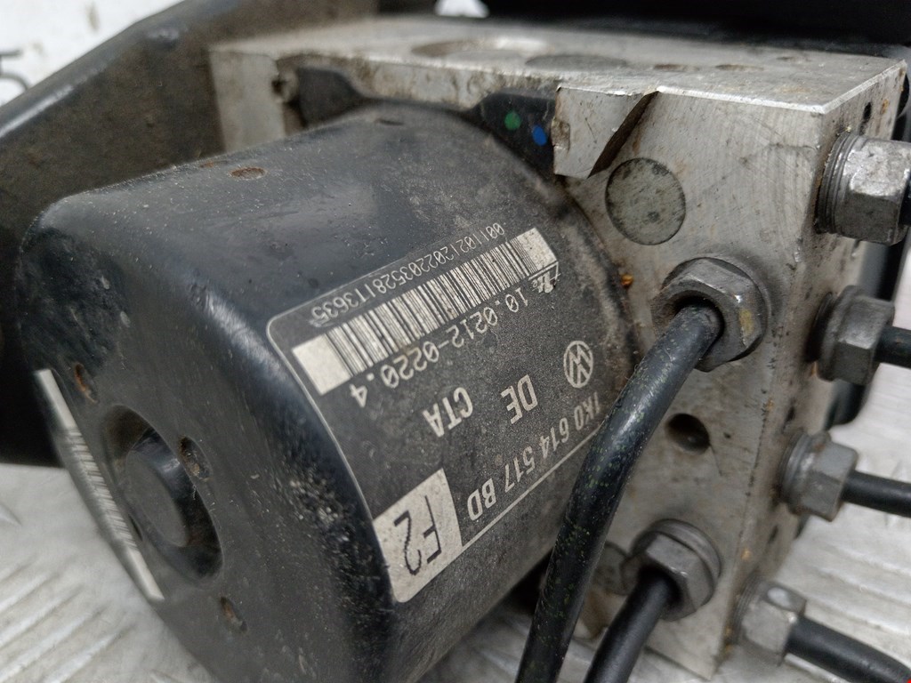 Блок ABS (насос) VOLKSWAGEN Golf V 2003-2009