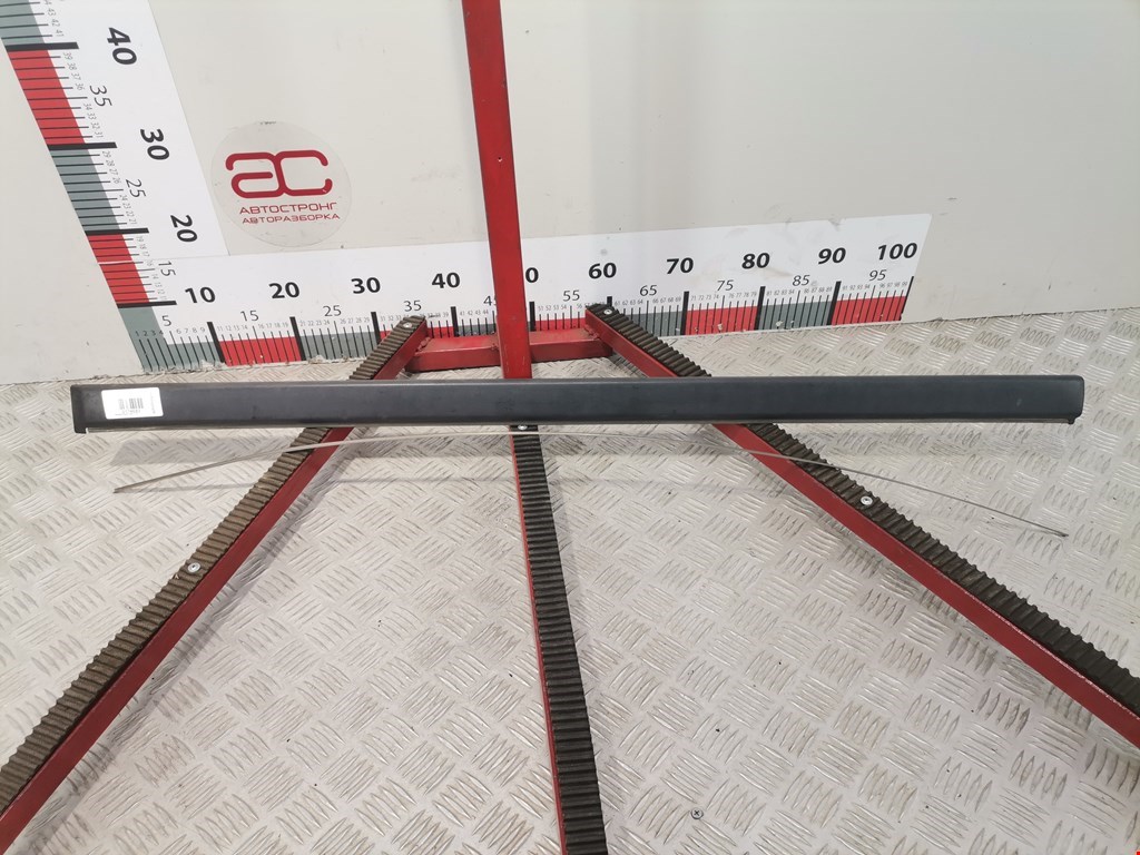 Накладка декоративная (молдинг) двери передней правой Mitsubishi Space_Star 1 (1998-2005)