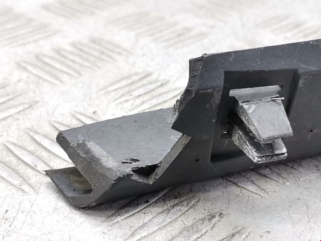 Кронштейн переднего бампера правый OPEL Omega B 1994-2004