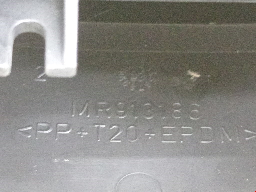 Консоль MITSUBISHI Space Star 1999-2006