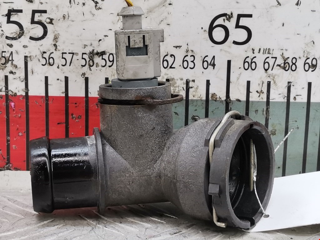 Тройник системы охлаждения VOLKSWAGEN Golf V 2003-2009