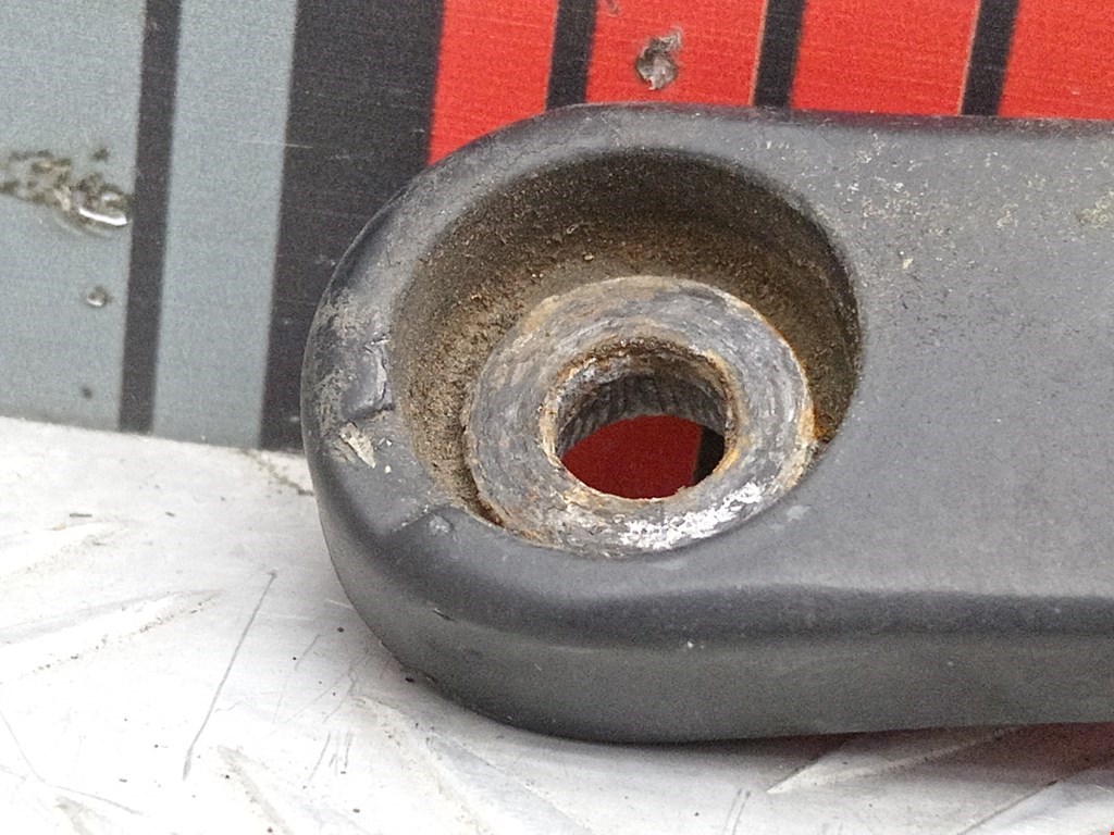 Поводок дворников передний левый/ правый AUDI A6 C5 1997-2004