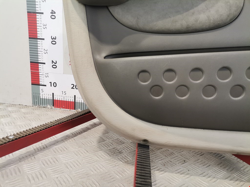 Обшивка двери передняя левая CHRYSLER PT Cruser 2000-2010