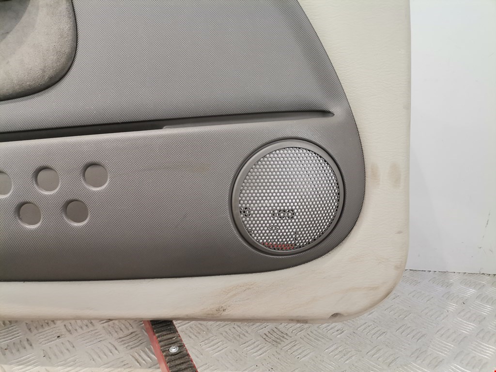 Обшивка двери передняя левая CHRYSLER PT Cruser 2000-2010