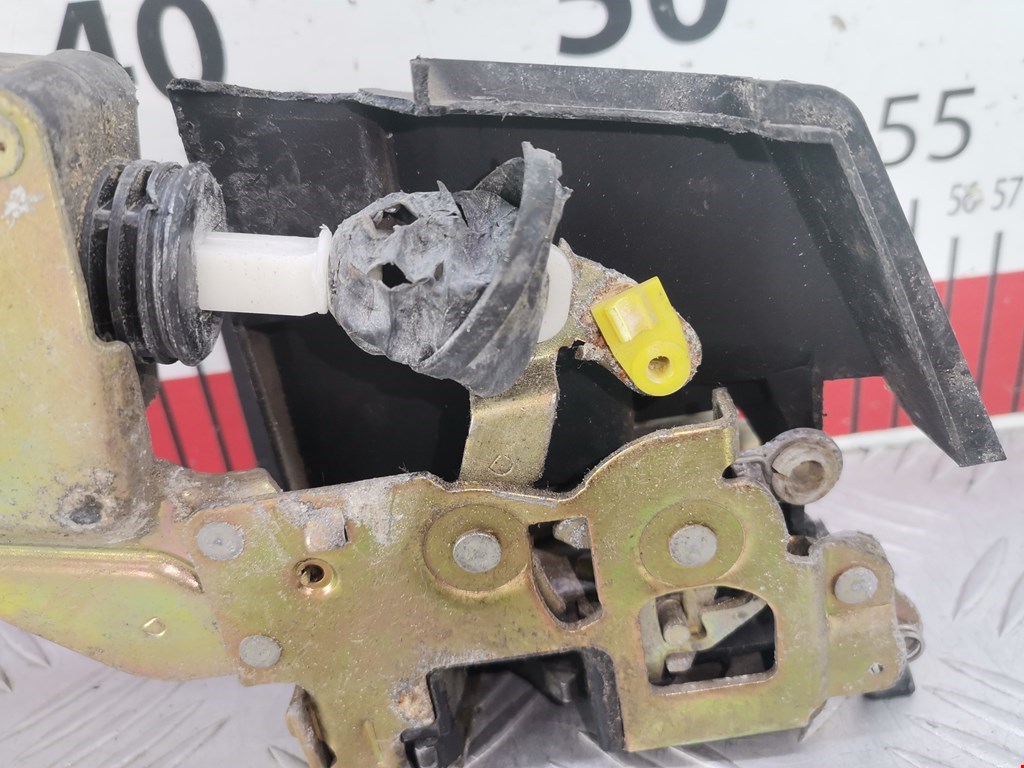 Замок двери задней правой MITSUBISHI Space Star 1999-2006