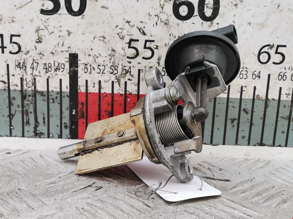 Вакуумный привод заслонок впускного коллектора Opel Vectra B (1995-2002)