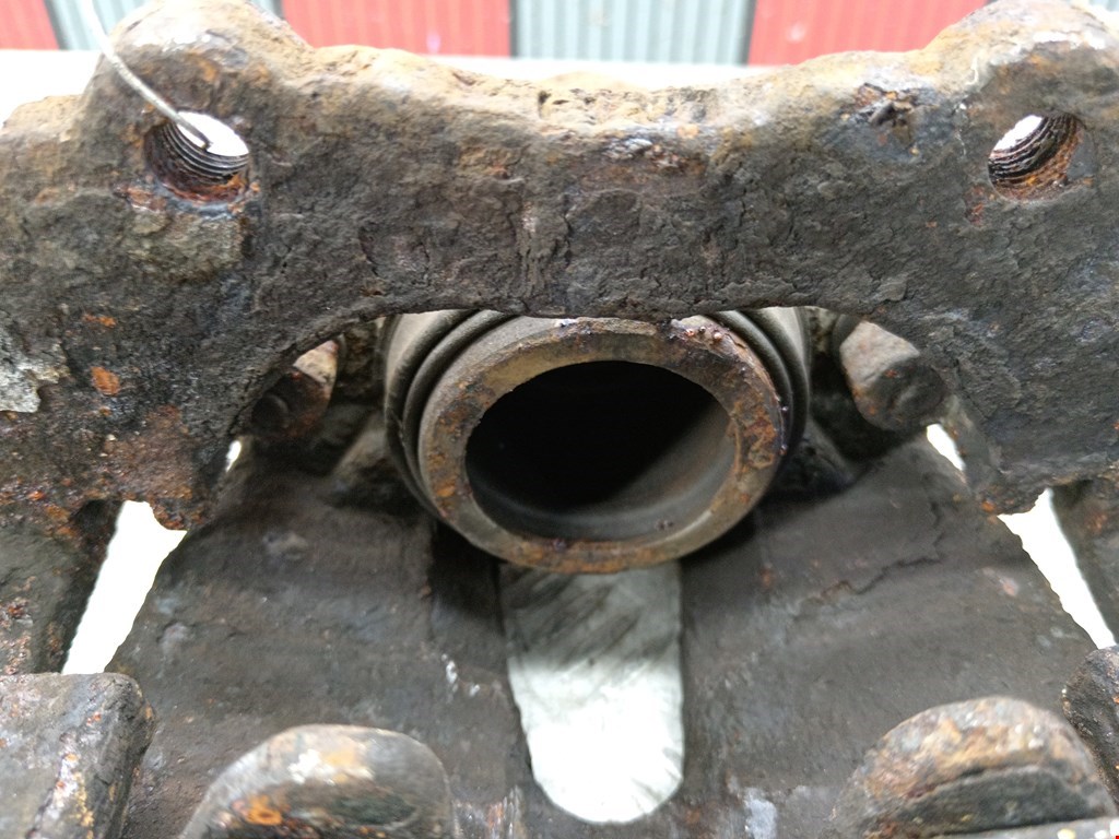 Суппорт передний левый MAZDA Mazda 5 CR 2005-2010