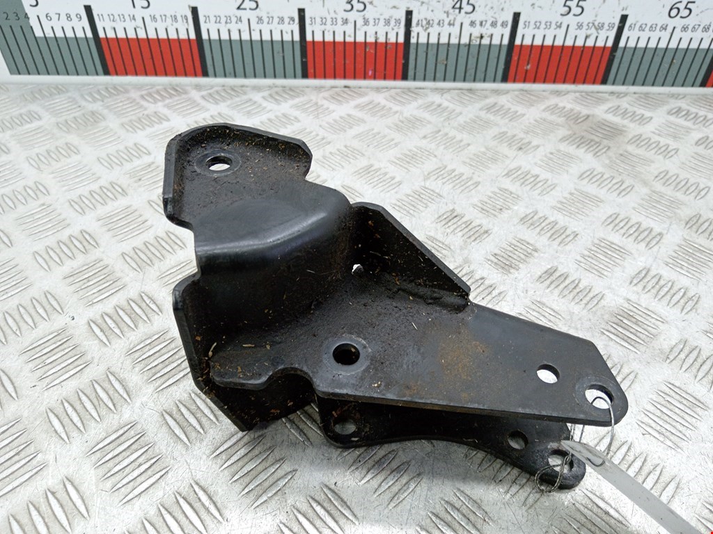 Кронштейн (крепление лапа траверса) кпп Mitsubishi Space_Star 1 (1998-2005)