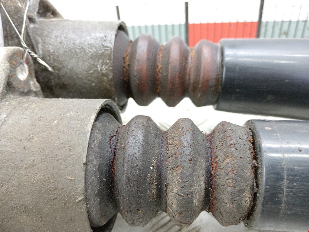 Амортизатор задний левый VOLKSWAGEN Passat B5 1997-2005