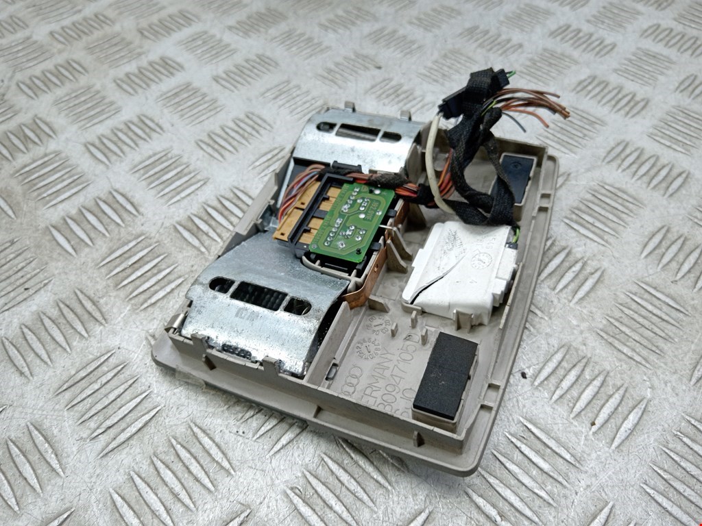 Плафон салонный (салона фонарь) AUDI A6 Allroad C5 2000-2006