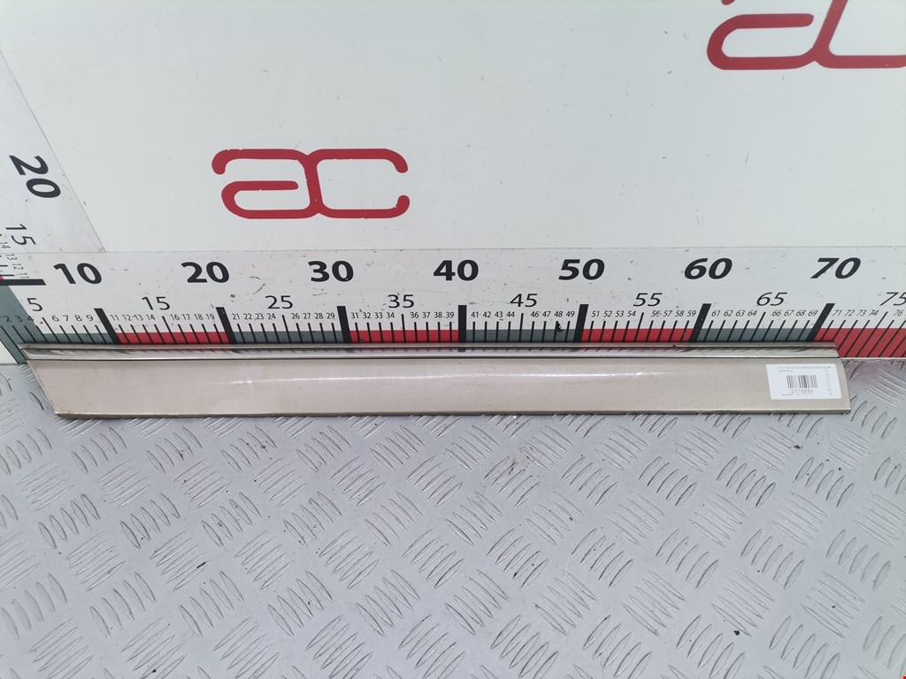 Накладка декоративная (молдинг) двери задней правой Mercedes C-Class (W203) (2000-2008)