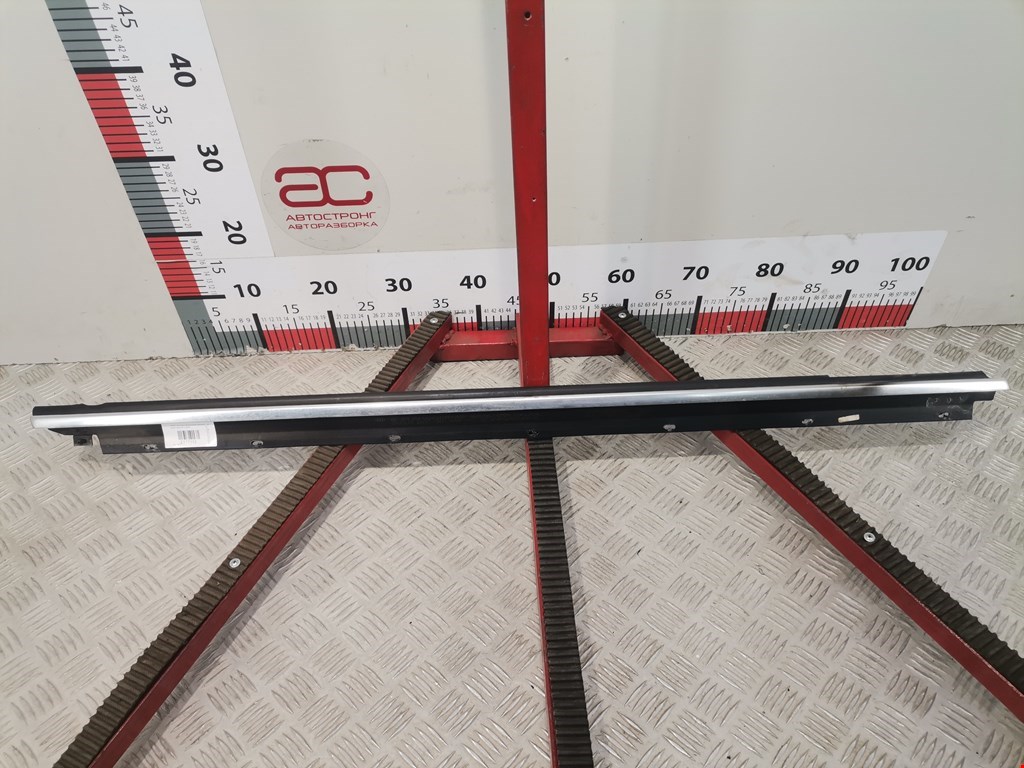 Накладка декоративная (молдинг) стекла двери передней правой Audi A6 C5 (1997-2005)