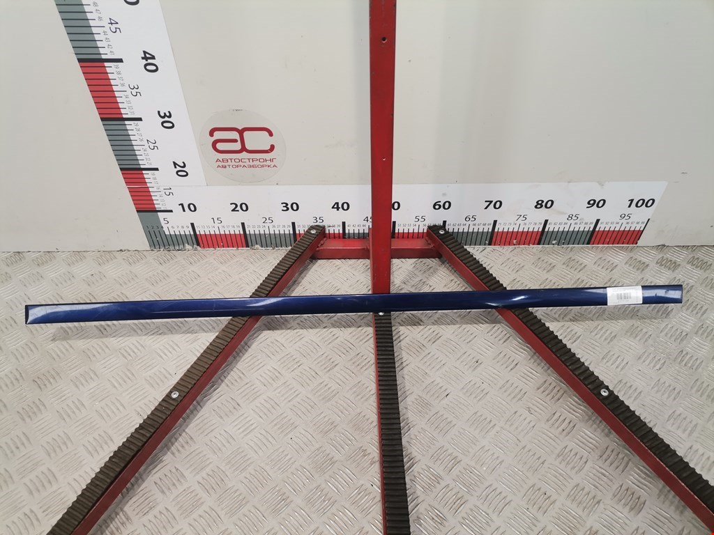 Накладка декоративная (молдинг) двери передней правой Audi A6 C5 (1997-2005)