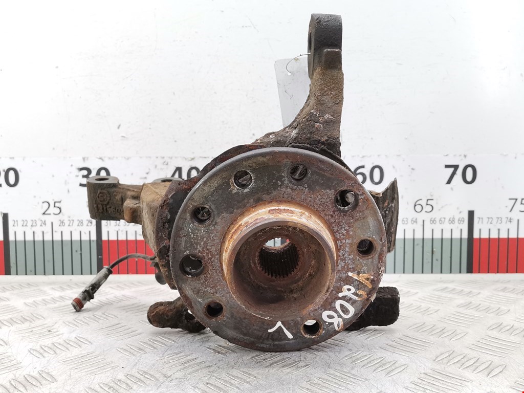 Ступица (кулак цапфа) передняя левая Opel Astra H (2004-2014)