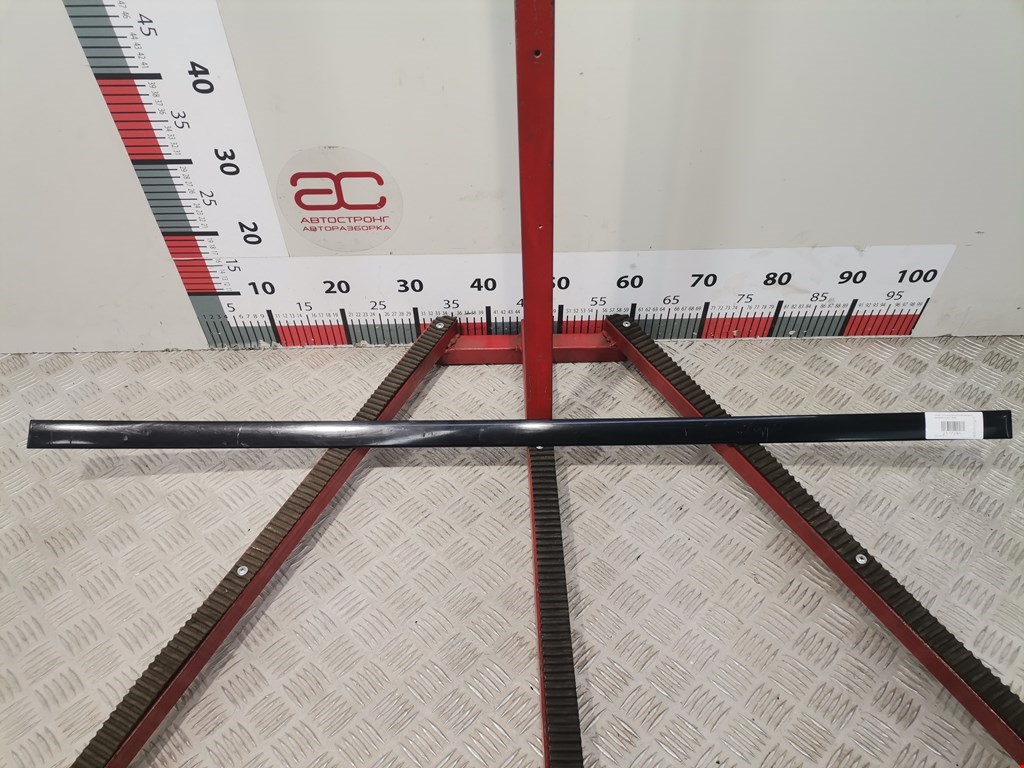 Накладка декоративная (молдинг) двери передней правой Audi A6 C5 (1997-2005)