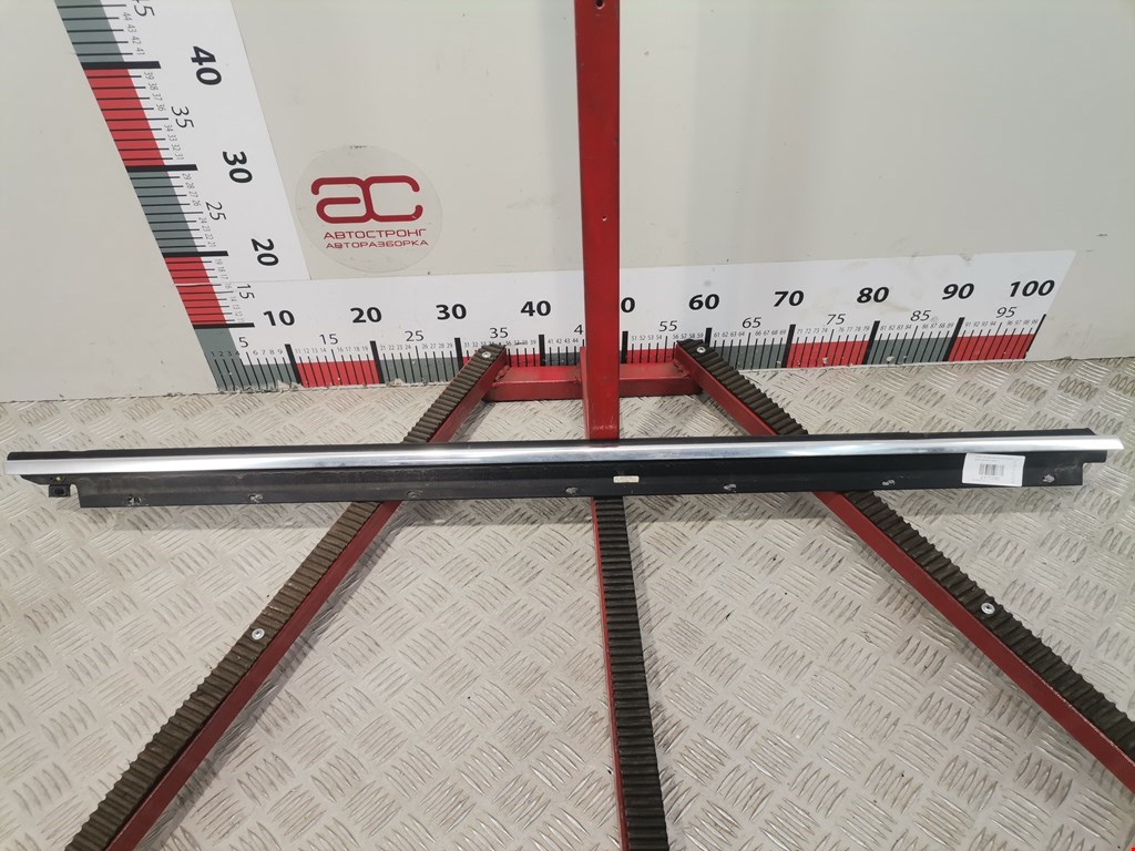 Накладка декоративная (молдинг) стекла двери передней правой Audi A6 C5 (1997-2005)