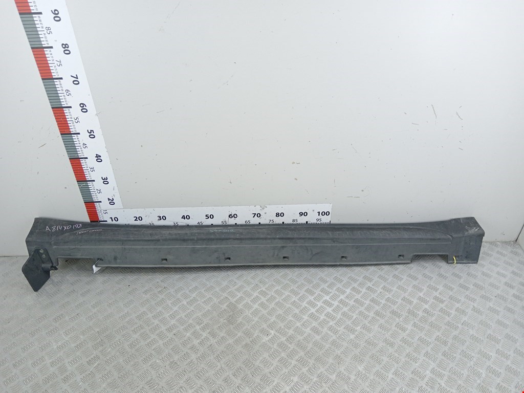 Накладка декоративная на порог правая Hyundai Tucson 3 (2015-2021)