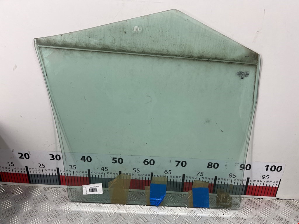 Стекло двери задней левой Volkswagen Golf 4 (1997-2004)