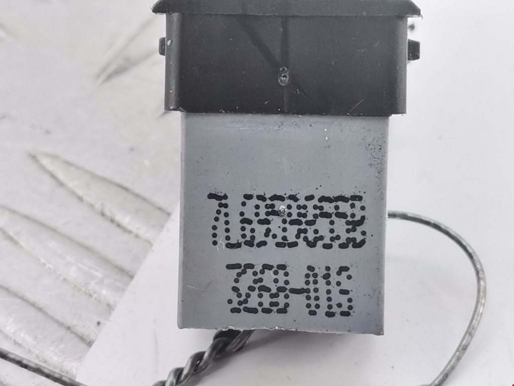 Кнопка стеклоподъемника VOLKSWAGEN Golf V 2003-2009