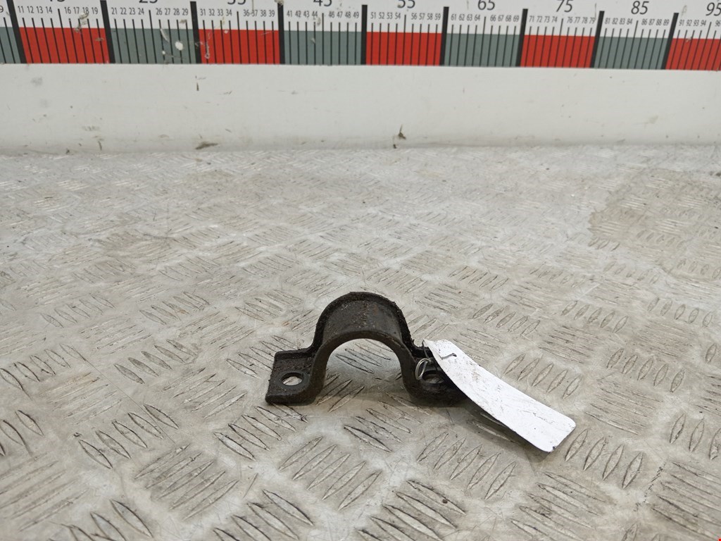 Кронштейн (крепление скоба) стабилизатора переднего Hyundai Coupe 2 (2002-2009)