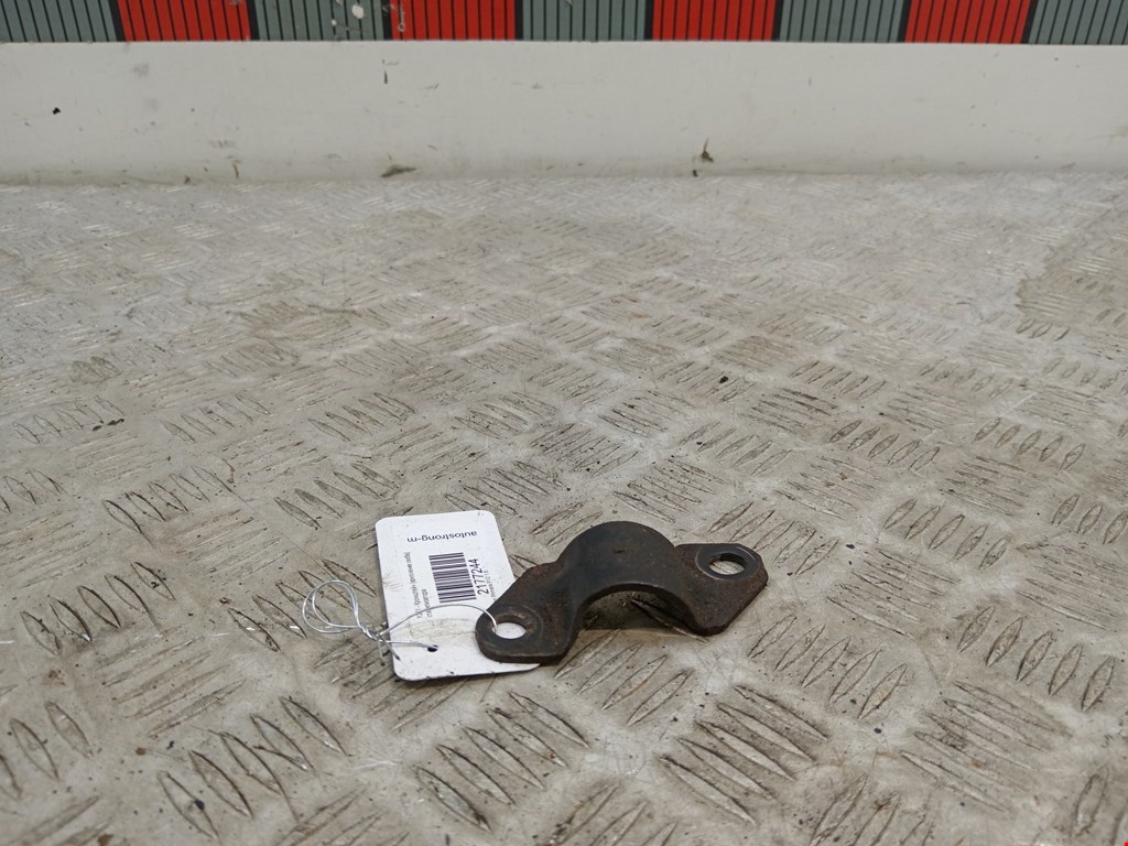 Кронштейн (крепление скоба) стабилизатора переднего Nissan Primera P12 (2001-2008)