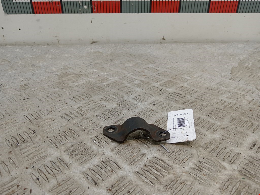 Кронштейн (крепление скоба) стабилизатора переднего Nissan Primera P12 (2001-2008)