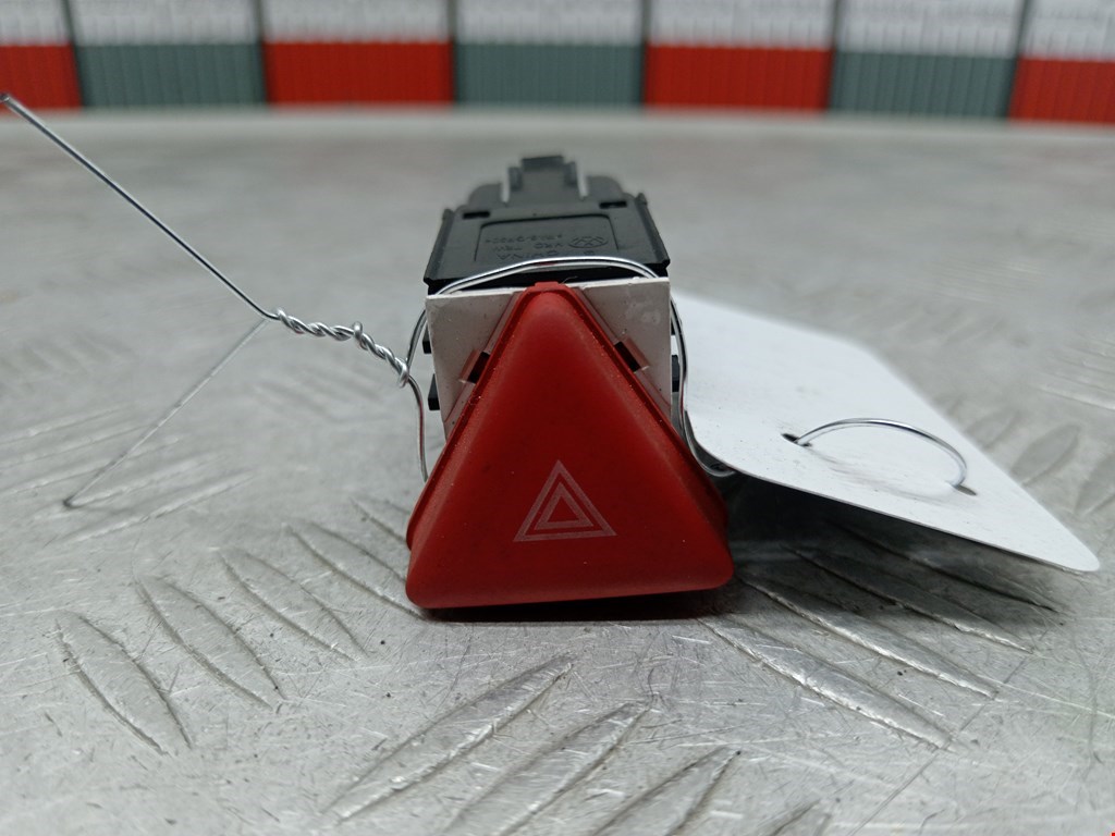 Кнопка аварийной сигнализации (аварийки) VOLKSWAGEN Golf V 2003-2009