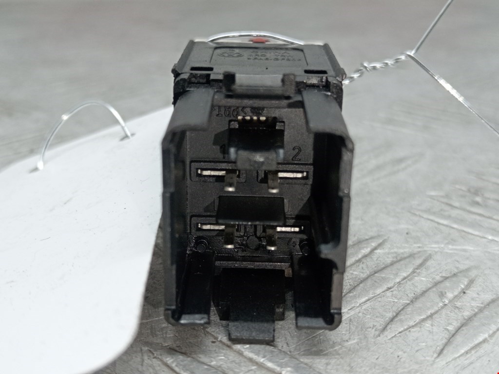 Кнопка аварийной сигнализации (аварийки) VOLKSWAGEN Golf V 2003-2009