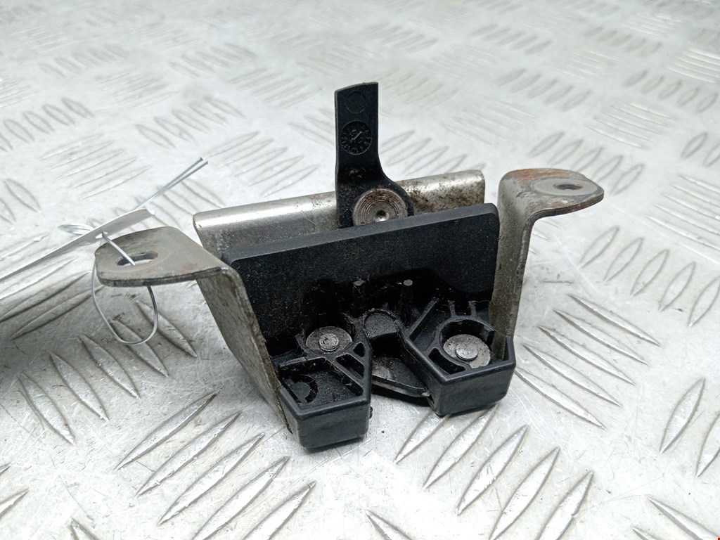 Замок багажника (крышки двери) TOYOTA Aygo AB10 2005-2014