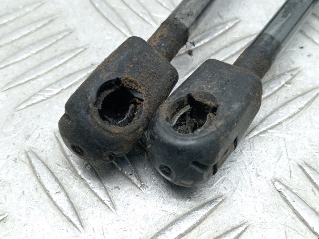 Амортизатор крышки (двери) багажника MERCEDES-BENZ M-Class W163 ML 1997-2005