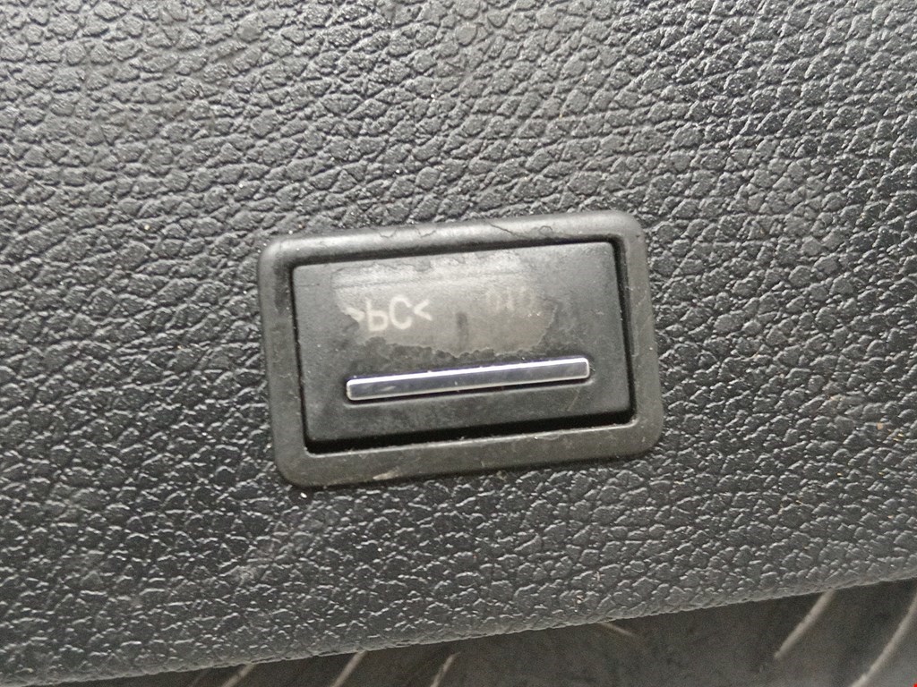 Дисплей информационный (компьютера) MERCEDES-BENZ C-Class C-klasse W204 2007-2015