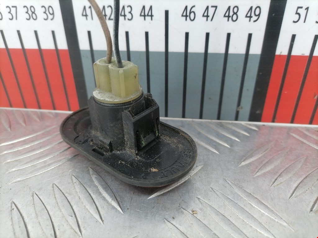 Повторитель на крыло RENAULT Trafic II 2001-2014