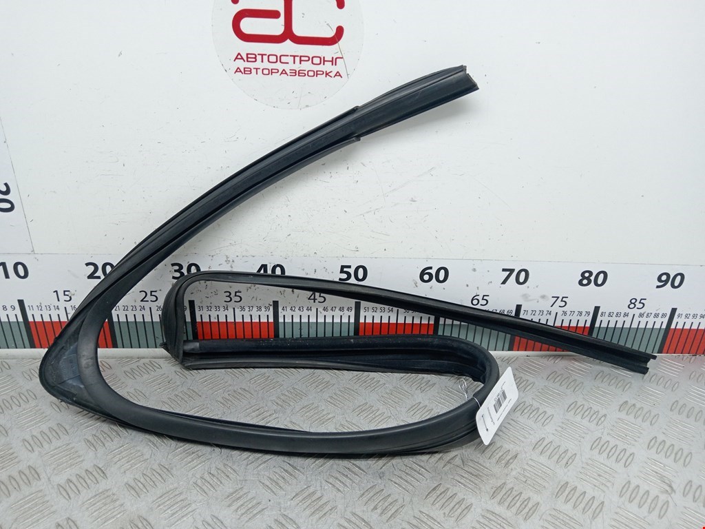 Уплотнитель (внутри) PEUGEOT 207 2006-2015