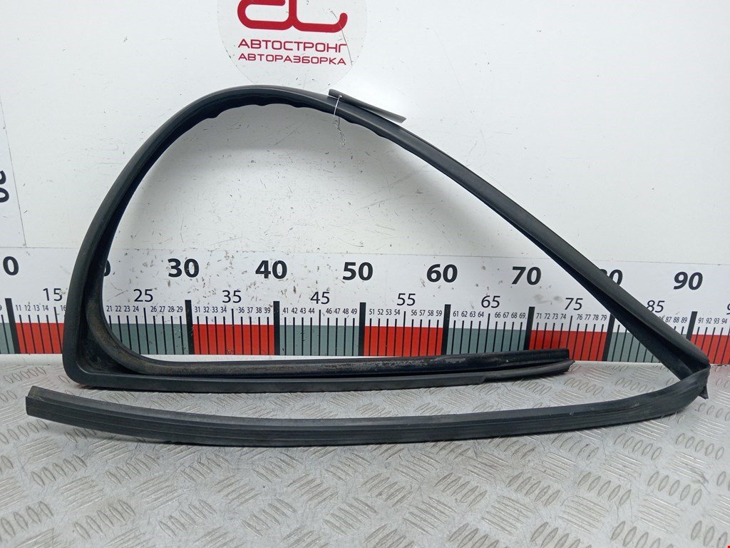 Уплотнитель (внутри) PEUGEOT 207 2006-2015